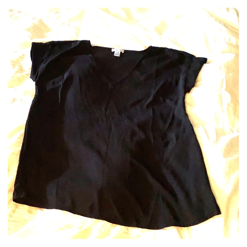 Light weight v neck maternity top
